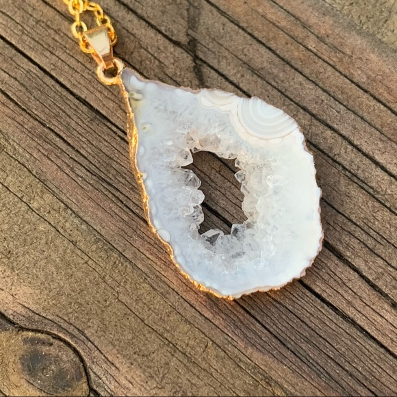 NEW ♡ GEODE SLICE NECKLACE GIFT - Picture 3 of 6